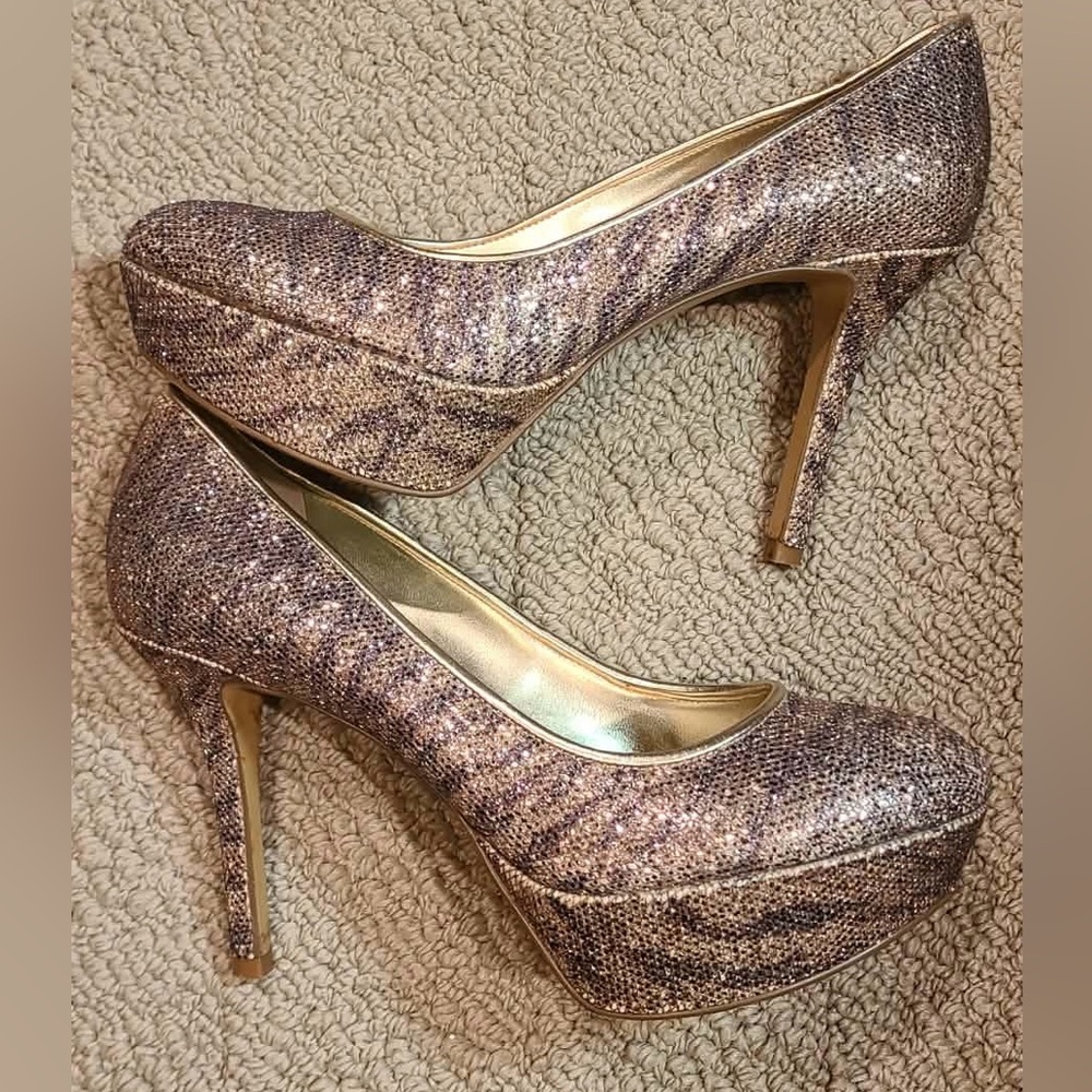 Nine West Women’s Mendoza Platform Pumps Gold Glitter